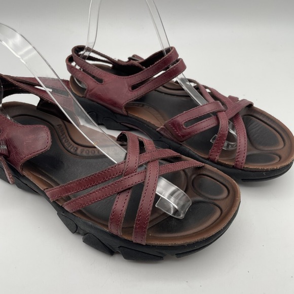 Keen Women's Newport Red Waterproof Open Toe Sandals Sz 8.5 - Picture 1 of 11